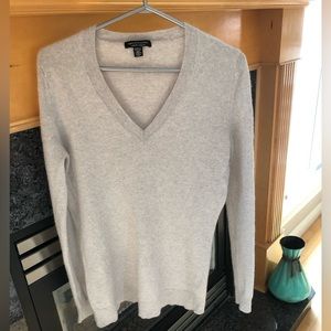 Saks Fifth Avenue, Men’s Small, Cashmere, Lightweight V-Neck Sweater.